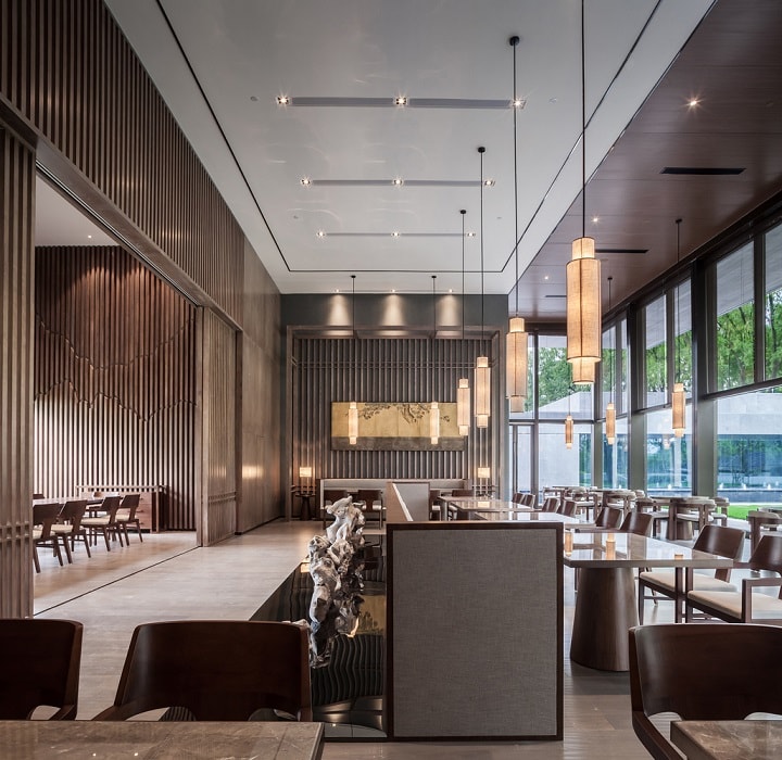 休閑茶樓裝修效果圖—現(xiàn)代門樓，曲折圓潤的中式藝術(shù)裝置